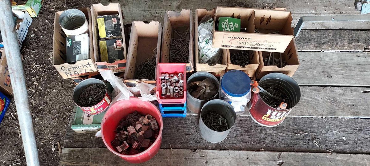 LARGE ASSORTMENT OF MISC HARDWARE
