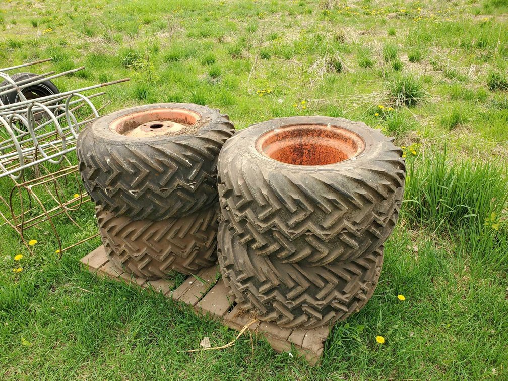 (4) GOODYEAR XTRA-TRAC TIRES & 4-BOLT RIMS, 31X15.50-15