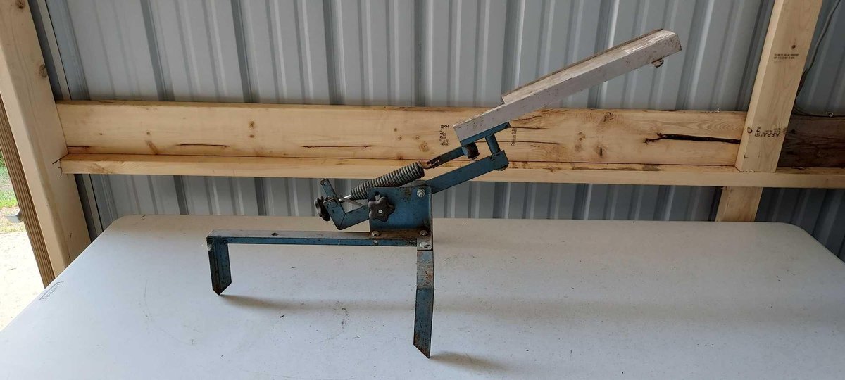 CLAY PIGEON THROWER