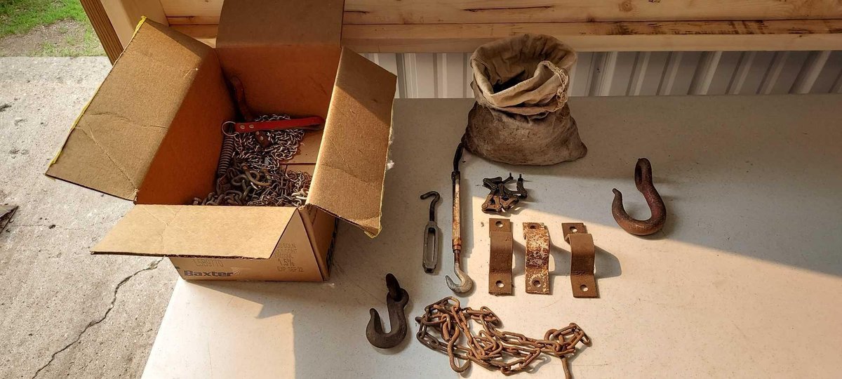 ASSORTMENT OF SMALL CHAINS AND MISC ITEMS