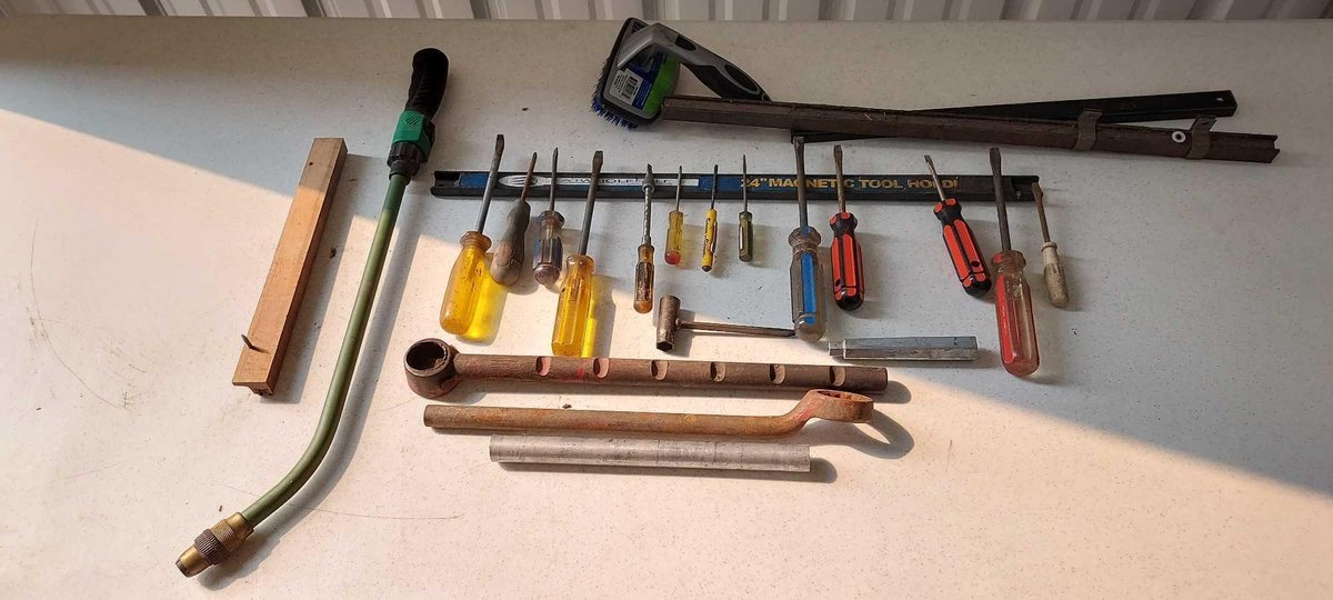 SCREWDRIVERS, MAGNETIC STRIPS, BARS, AND MISC