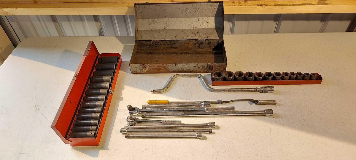 ASSORTMENT OF IMPACT SOCKETS, EXTENSIONS, AND RACHETS