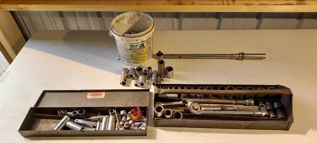 ASSORTMENT OF SOCKETS, RATCHETS, AND EXTENSIONS