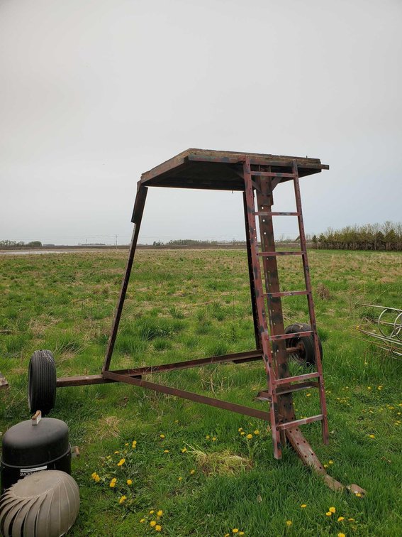 2 WHEELED FRAME USED FOR HUNTING STAND