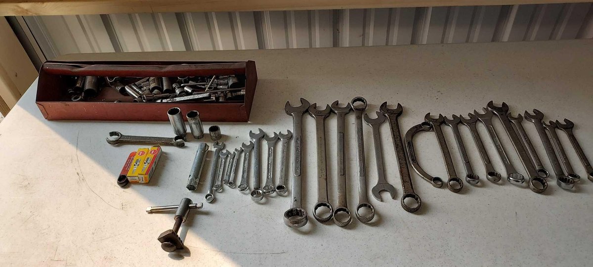 ASSORTMENT OF OPEN ENDED WRENCHES AND SOCKETS