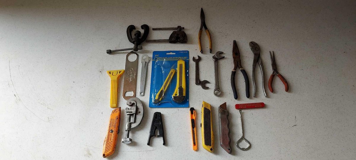 UTILITY KNIVES, PIPE CUTTERS, PLIERS, AND MISC