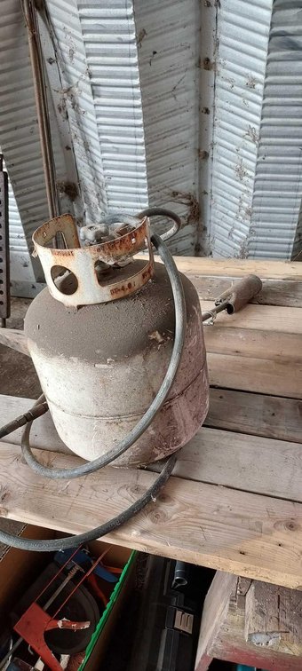 20 LB LP TANK WITH BURNER