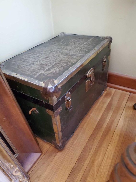 SMALL VINTAGE STEAMER TRUNK W18" X H12" X L12"