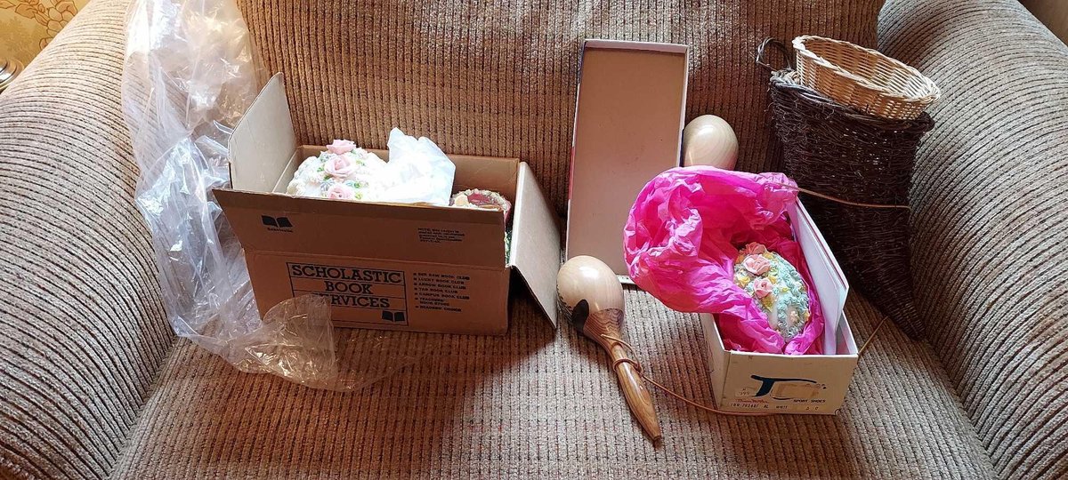 ASSORTMENT OF VARIOUS DECORATIONS, CORNUCOPIA, AND MARACAS