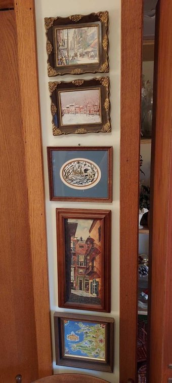 ASSORTMENT OF SMALL WALL ART