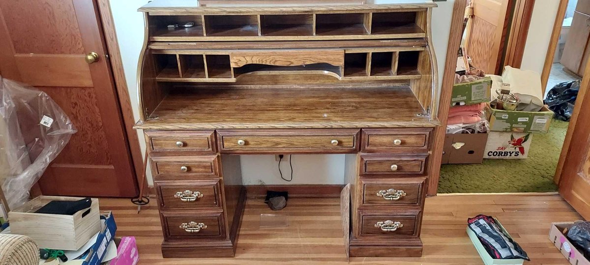VINTAGE WOODEN ROLL TOP DESK W52" X H48" X D22"
