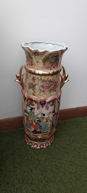 DECORATIVE HUBBARD COLLECTION CERAMIC VASE