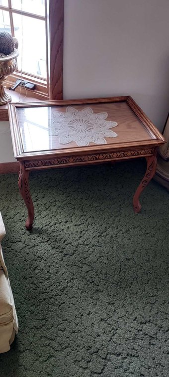 WOODEN END TABLE WITH REMOVABLE GLASS TOP