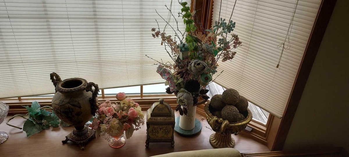 ASSORTMENT OF CERAMIC HOME DECOR
