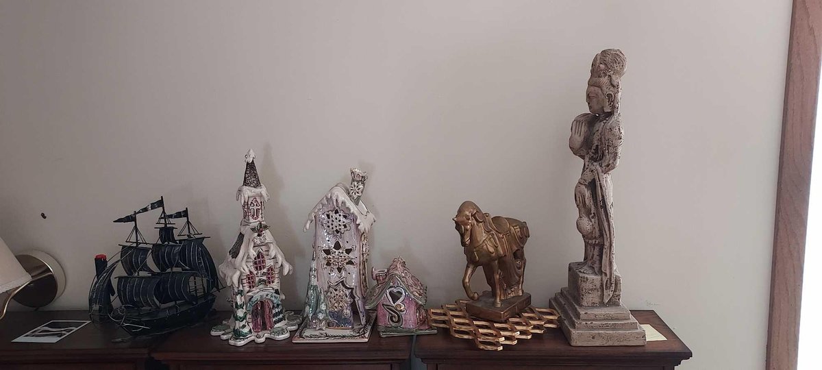 ASSORTMENT OF DECORATIVE HOME DECOR AND MORE