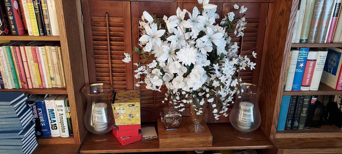 ASSORTMENT OF VASES AND OTHER MISC ITEMS