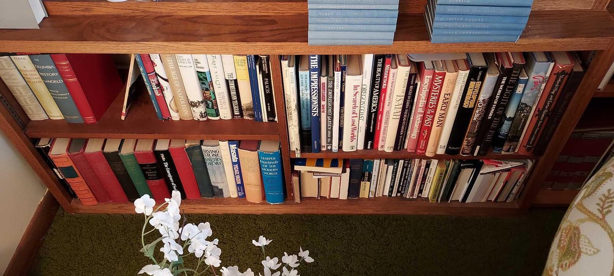 LARGE ASSORTMENT OF VARIOUS BOOKS
