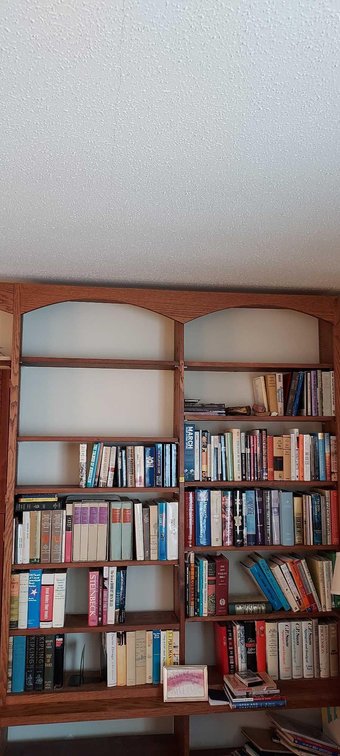 LARGE ASSORTMENT OF VARIOUS BOOKS