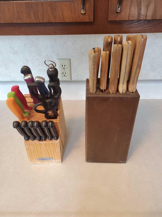 (2) KNIFE BLOCKS WITH KNIVES