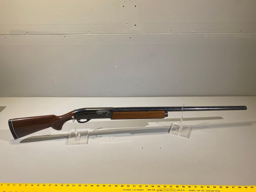 REMINGTON MODEL 1100 SEMI AUTO 12 GAUGE SHOTGUN, SN# 400207M