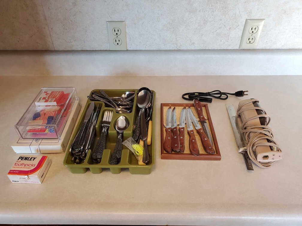 STAINLESS ORNATE FLATWARE SET, KNIFE SET, ELECTRIC KNIFE, AND MORE