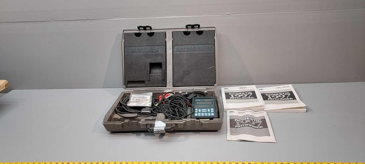 (I-18) OTC DIAGNOSTIC TOOL 1997 PATHFINDER WITH MANUALS