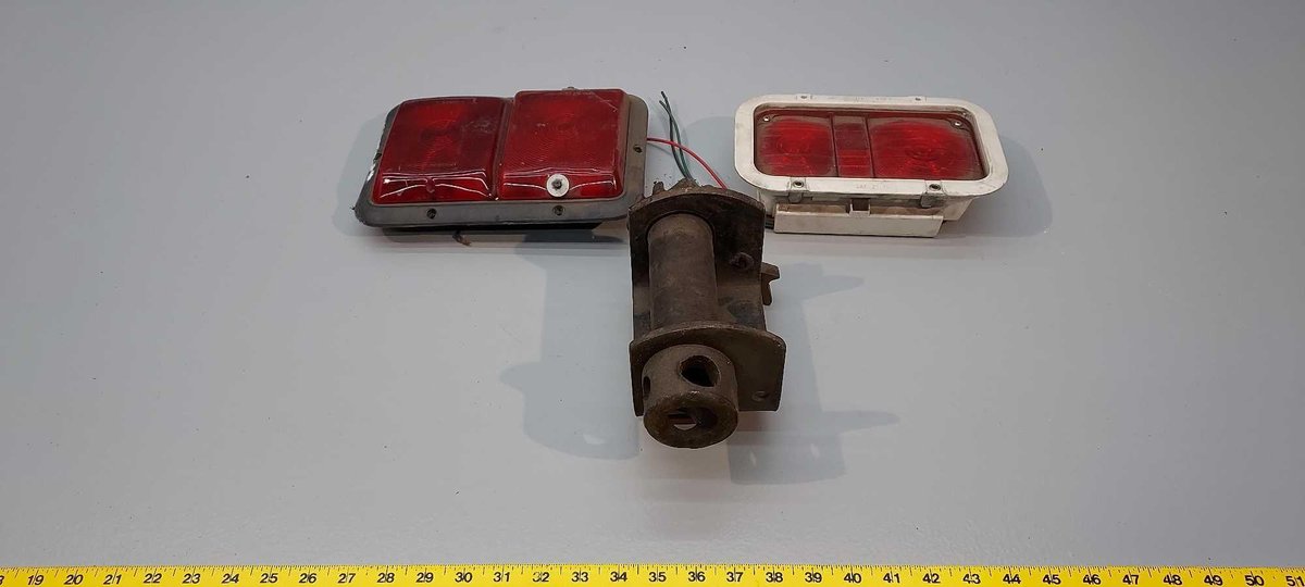 (I-19) TRAILER LIGHTS AND A WINCH REEL