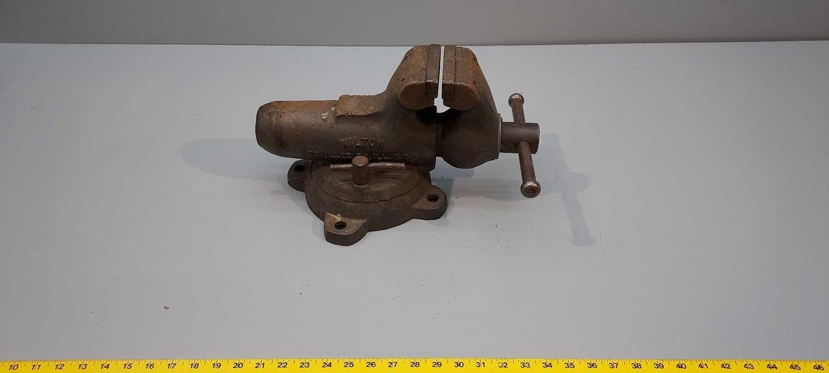 (I-23) LARGE WILTON BENCH VISE