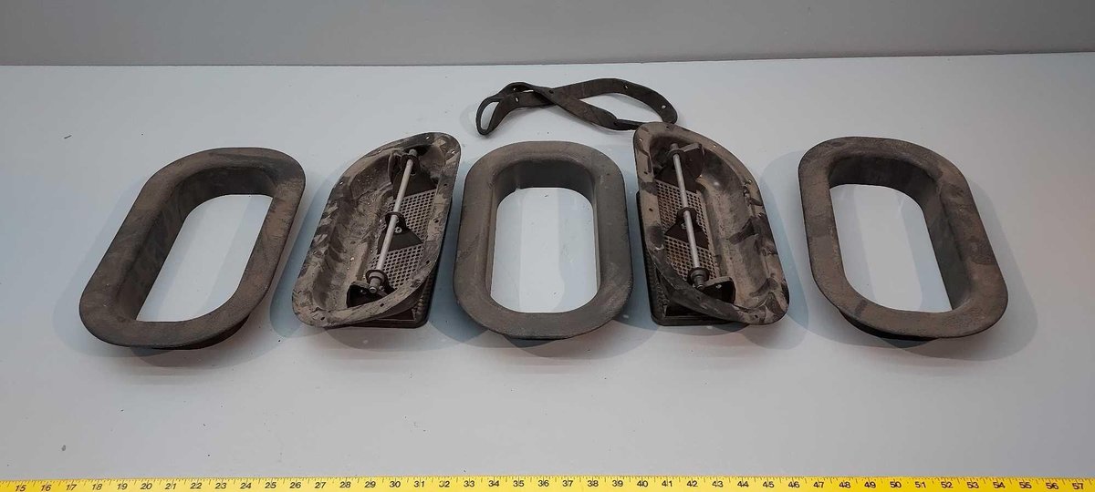 (I-29) ASSORTMENT OF VARIOUS TRAILER VENTS