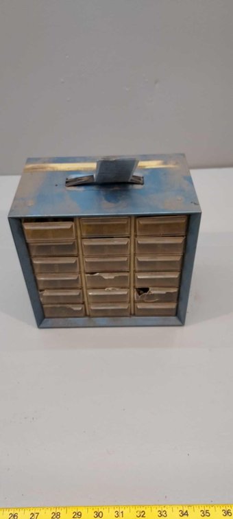 (I-51) SMALL ENGINE PARTS ORGANIZER WITH HARDWARE