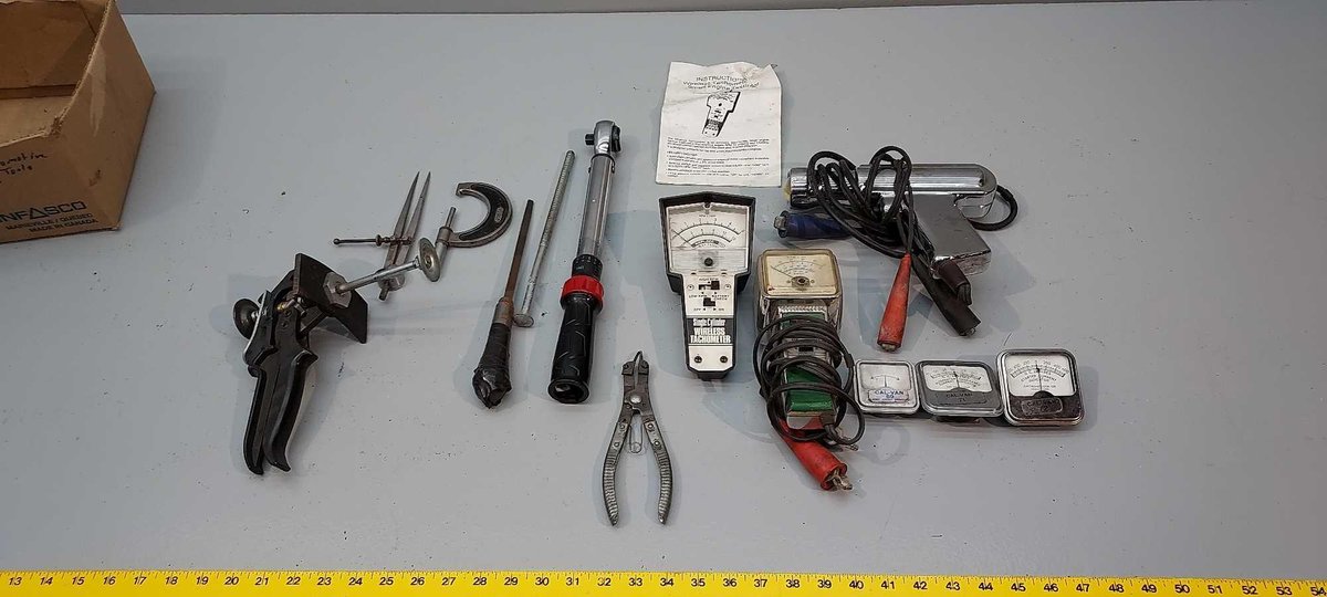 (I-60) 3/8" TORQUE WRENCH, TIMING LIGHT, AND MORE