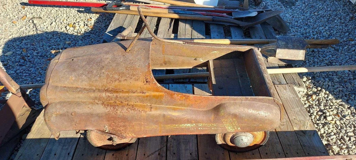 VINTAGE METAL CHILDREN'S CAR