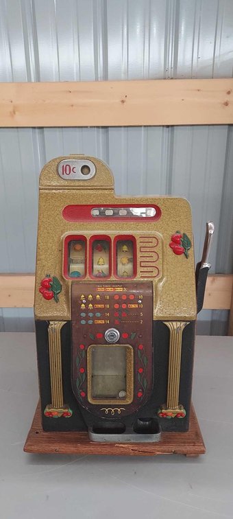 VINTAGE MILLS BLACK CHERRY DIME PLAY SLOT MACHINE (SELLER STATES WORKING CONDITION) (NO KEYS)