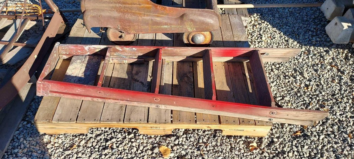 WOODEN STEPLADDER