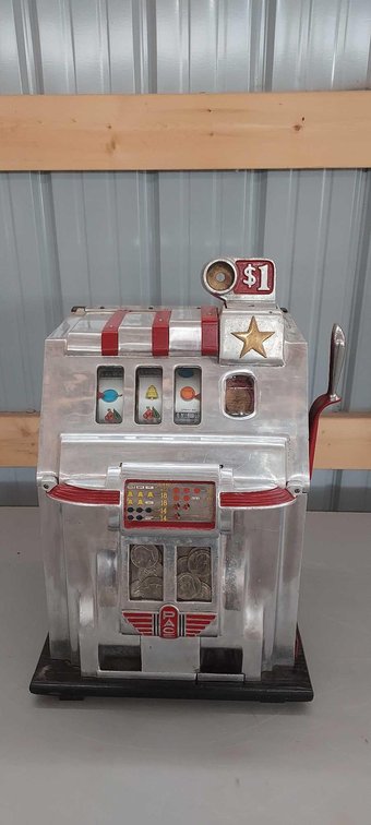 VINTAGE PACE DOLLAR PLAY SLOT MACHINE (SELLER STATES WORKING CONDITION)