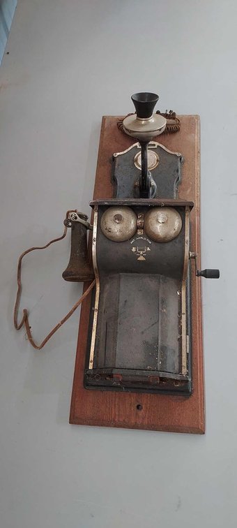 VINTAGE TELEPHONE