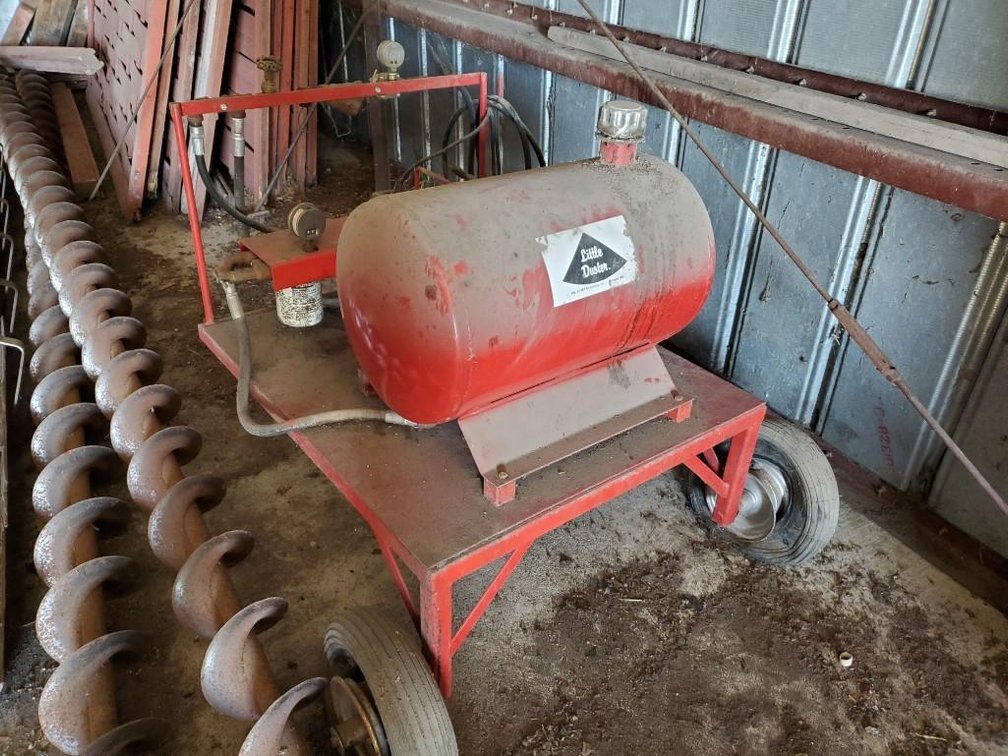 LITTLE DUSTER OIL SPRAYER/MISTER (FOR MORE INFO AND LOCATION CALL ROD AT 320-424-1601)