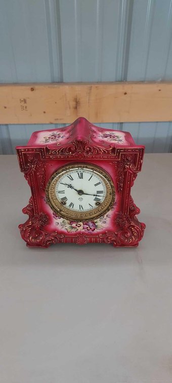 DECORATIVE MANTLE CLOCK