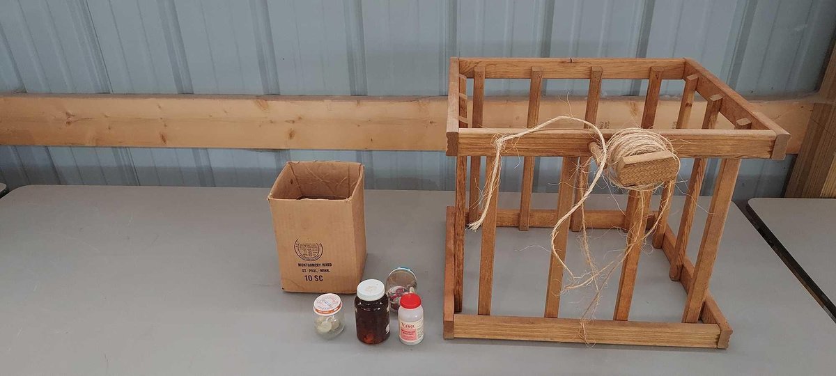 WOODEN BOX LOOM AND MISC BUTTONS