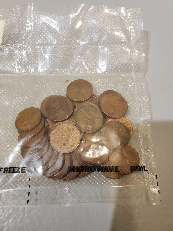 ASSORTMENT OF VINTAGE U.S. & CANADIAN PENNIES, VARIOUS YEARS
