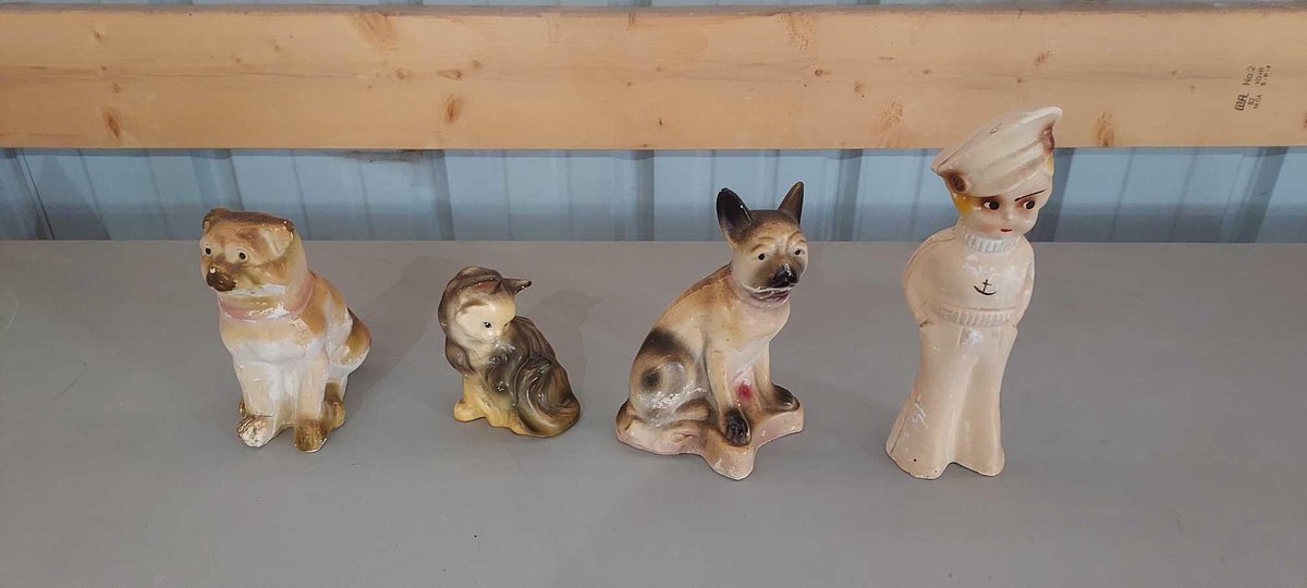 ASSORTMENT OF VARIOUS DECORATIVE FIGURINES