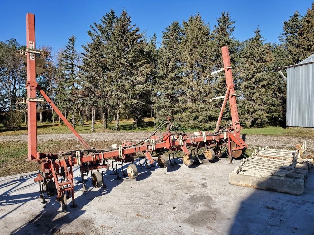 3 PT 30' CULTIVATOR W/COIL SHANKS (FOR MORE INFO AND LOCATION CALL ROD AT 320-424-1601)