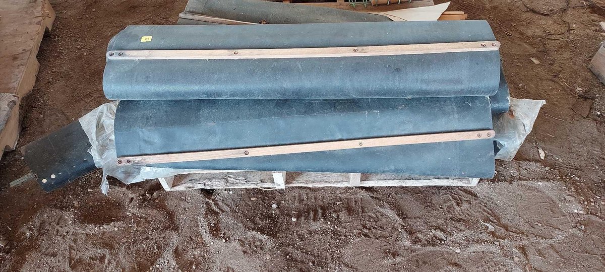 CONVEYOR BELTS ON PALLET
