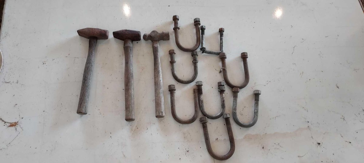 (3) HAMMERS, AND U-BOLTS