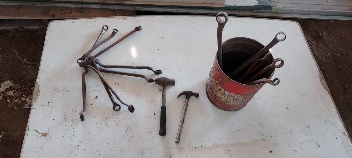 ASSORTMENT OF BOX WRENCHES