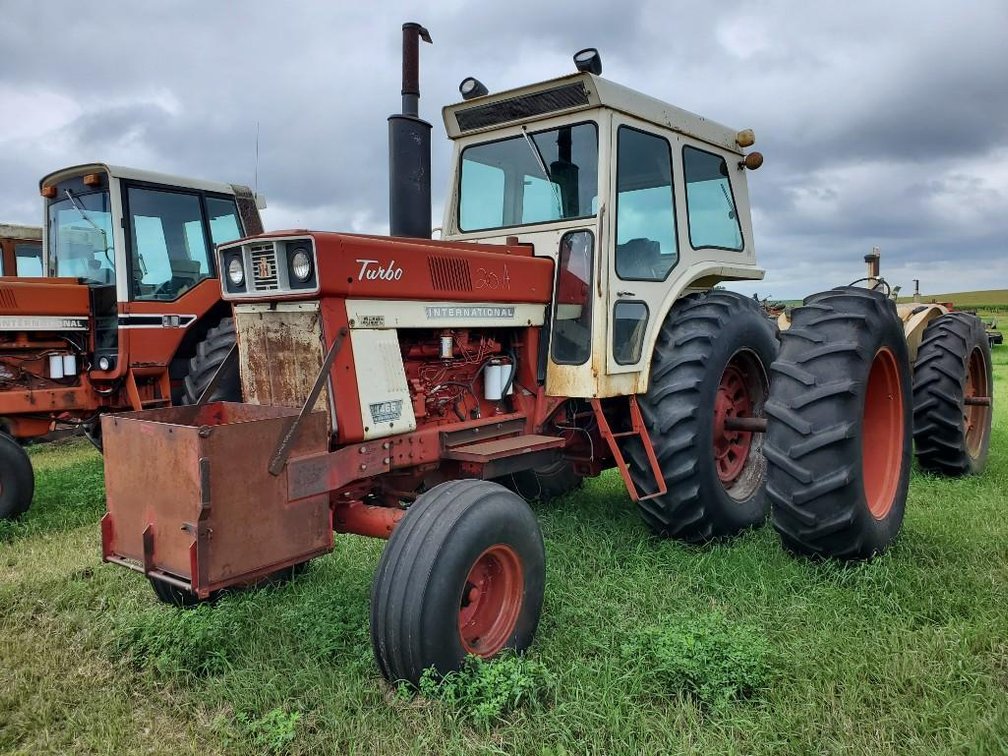 IH FARMALL 1466 TURBO, 18.4 R38 REAR DUALS, 540/1000 PTO, 3 PT, 2 HYD, 1381 HRS SHOWING, 4 SPEED HI/