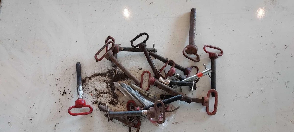 ASSORTMENT OF HITCH PINS