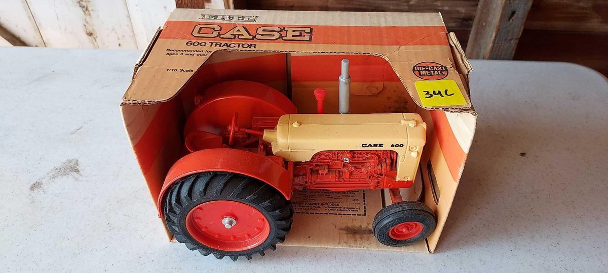 CASE 600 DIE-CAST MODEL 1/16 SCALE