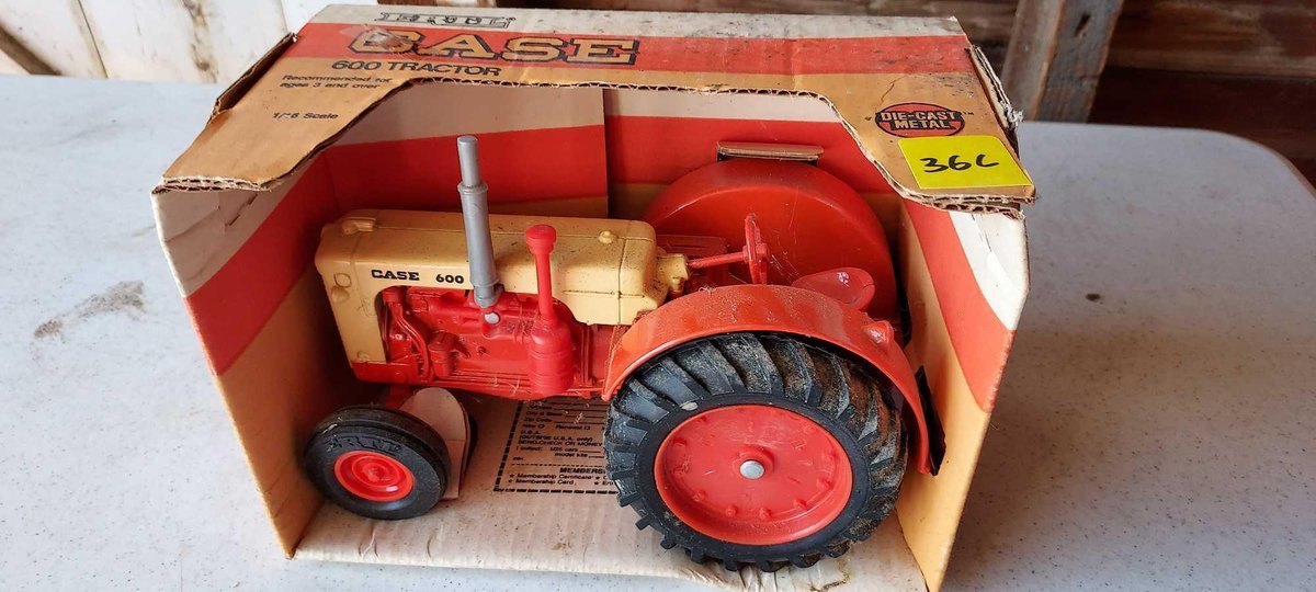 CASE 600 DIE-CAST MODEL 1/16 SCALE