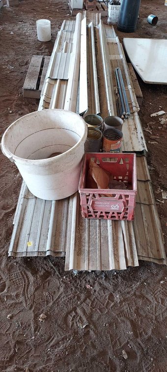 ASSORTMENT OF VARIOUS SIZED ALUMINUM SHEETS
